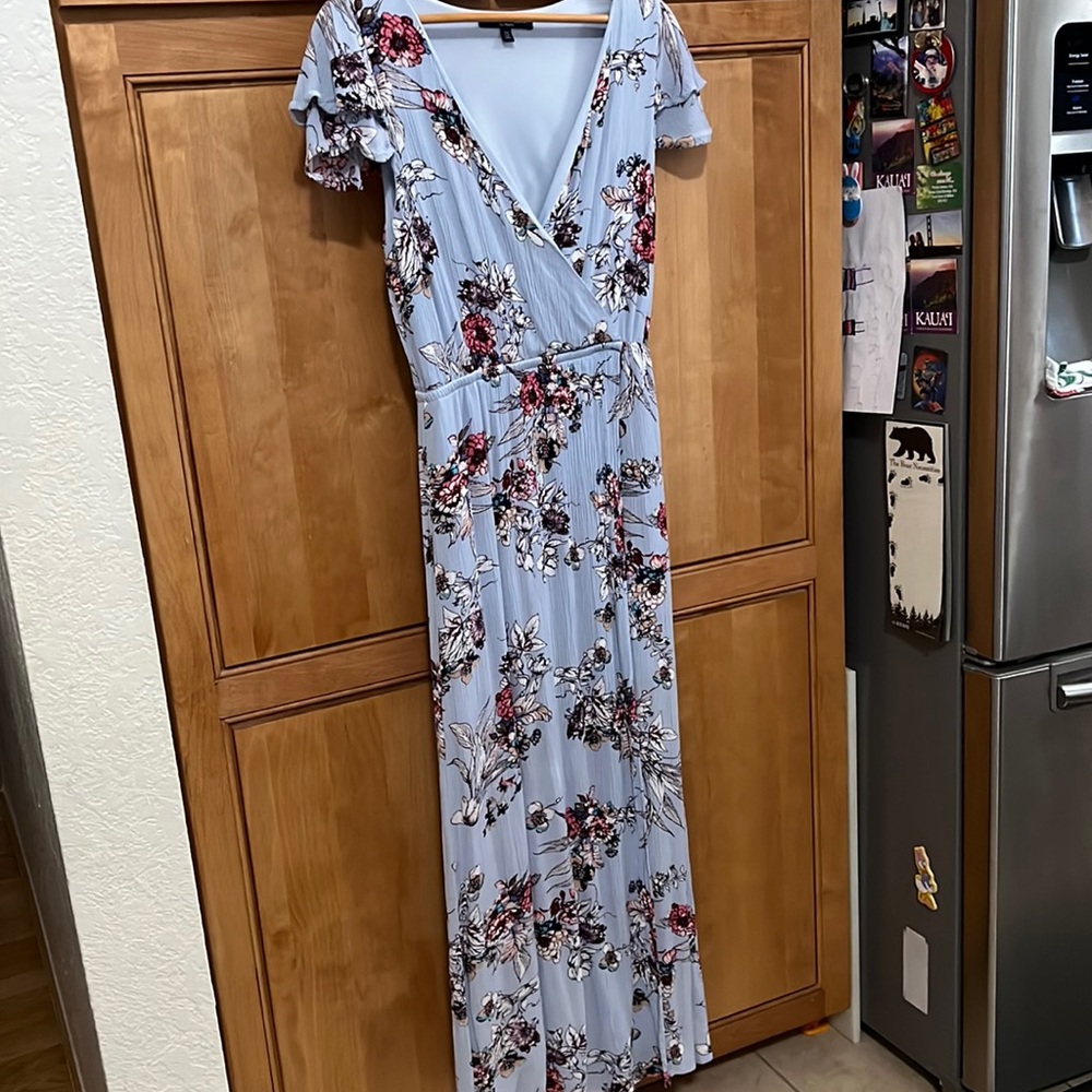 EUC pretty Periwinkle Maxi Dress-Size Medium